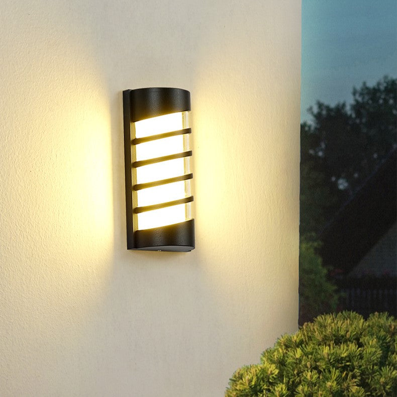 Moderne minimalistische wasserdichte Dreieck-Halbkreis-Druckguss-Aluminium-PC-LED-Wandleuchte für die Terrasse im Freien 