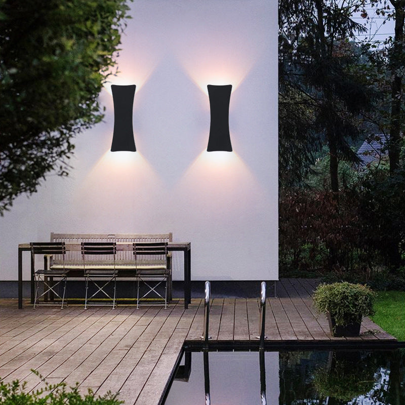 Moderne minimalistische wasserdichte Dreieck-Halbkreis-Druckguss-Aluminium-PC-LED-Wandleuchte für die Terrasse im Freien 