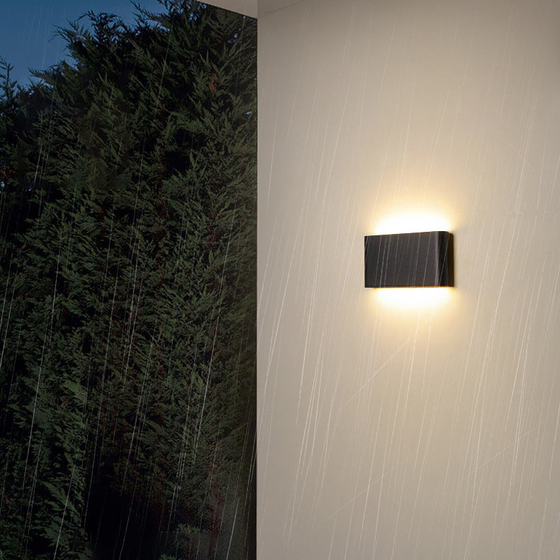 Lámpara de aplique de pared LED de aluminio y PC curva rectangular impermeable creativa contemporánea para patio exterior 