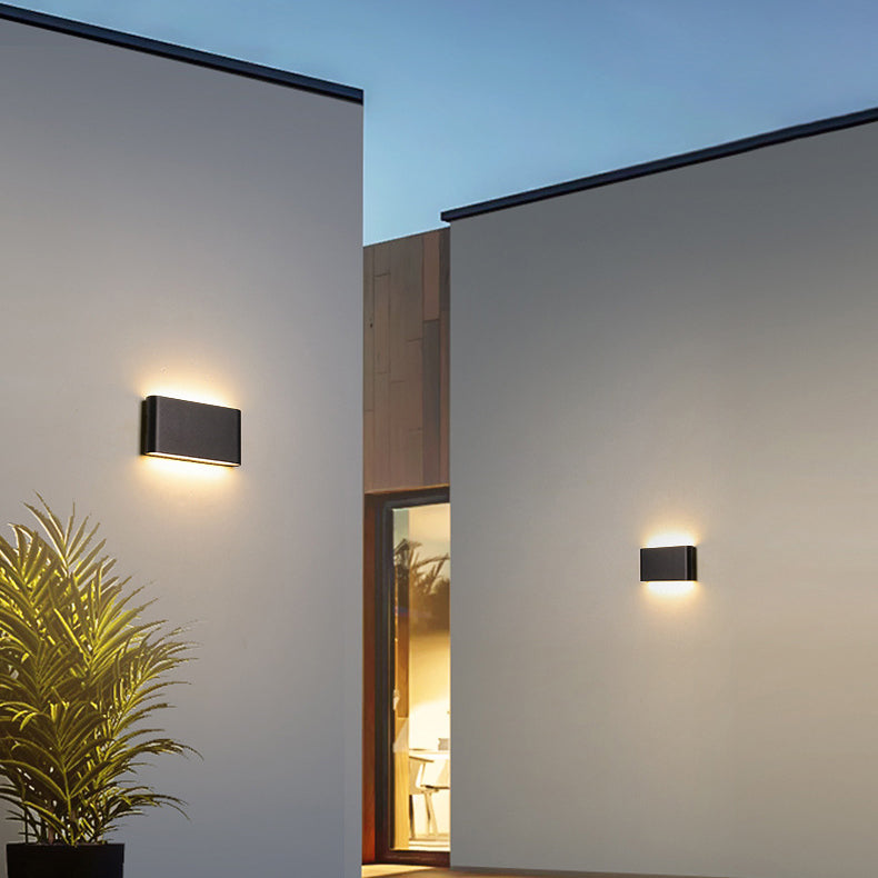 Lámpara de aplique de pared LED de aluminio y PC curva rectangular impermeable creativa contemporánea para patio exterior 