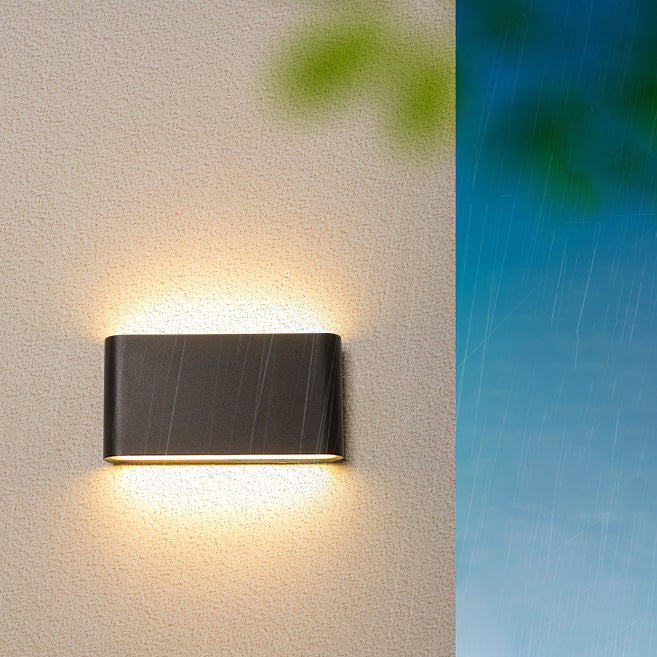 Lámpara de aplique de pared LED de aluminio y PC curva rectangular impermeable creativa contemporánea para patio exterior 