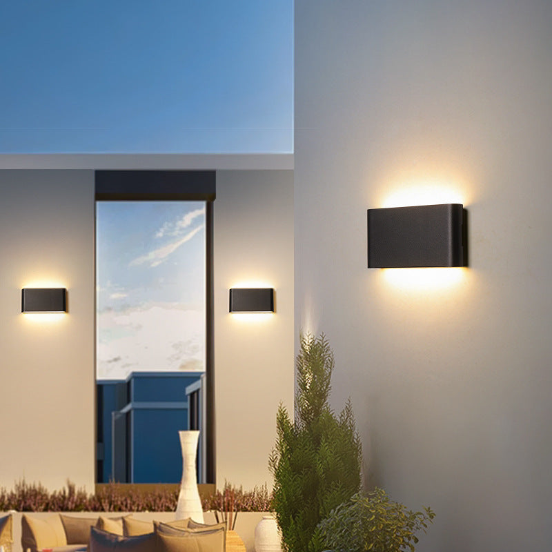 Lámpara de aplique de pared LED de aluminio y PC curva rectangular impermeable creativa contemporánea para patio exterior 