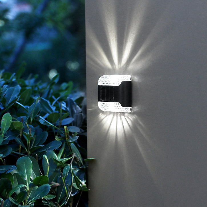 Lámpara de aplique de pared LED de aluminio y PC curva rectangular impermeable creativa contemporánea para patio exterior 