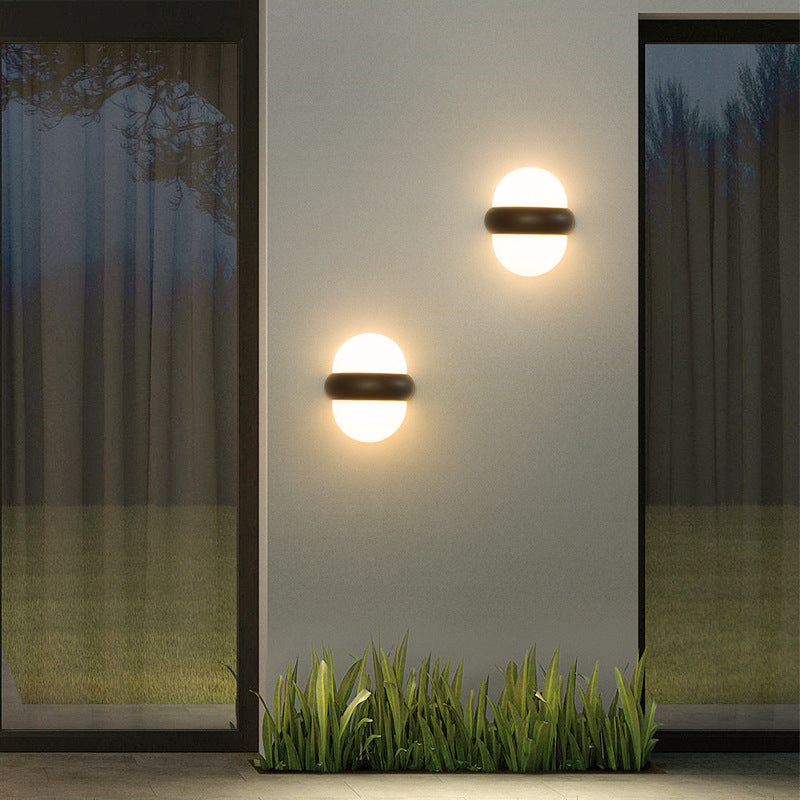 Lámpara de aplique de pared LED de aluminio y PC curva rectangular impermeable creativa contemporánea para patio exterior 