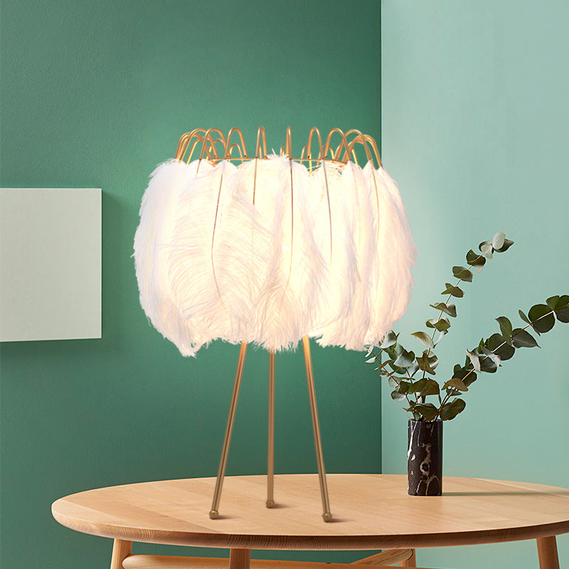 Modern Art Deco Feather Shaped Round Metal Feather 1-Light Table Lamp For Bedroom