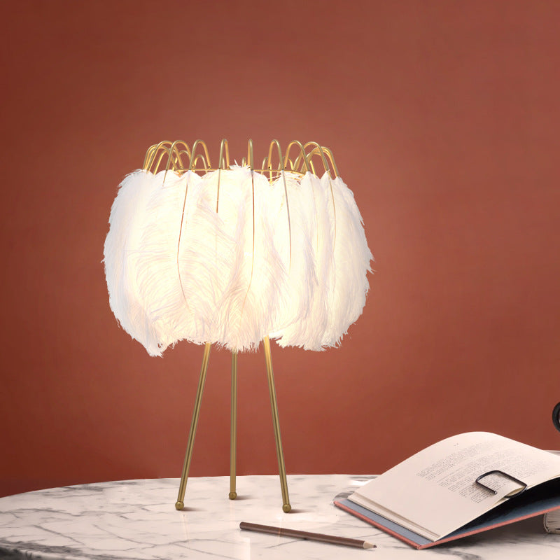 Modern Art Deco Feather Shaped Round Metal Feather 1-Light Table Lamp For Bedroom