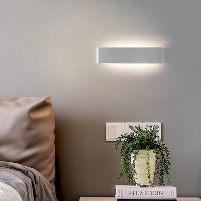 Moderne minimalistische rechteckige LED-Wandleuchte aus Aluminium und Acryl für Schlafzimmer 