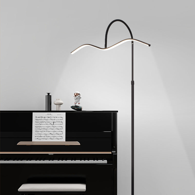 Moderne minimalistische Welle Aluminium Eisen Silikon LED Stehlampe für Wohnzimmer 