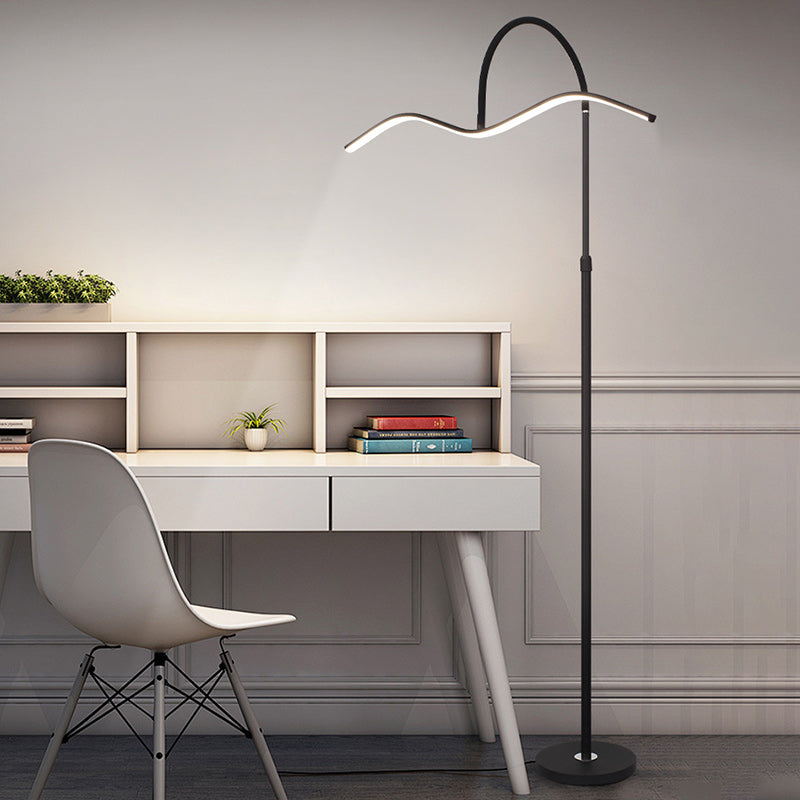 Moderne minimalistische Welle Aluminium Eisen Silikon LED Stehlampe für Wohnzimmer 