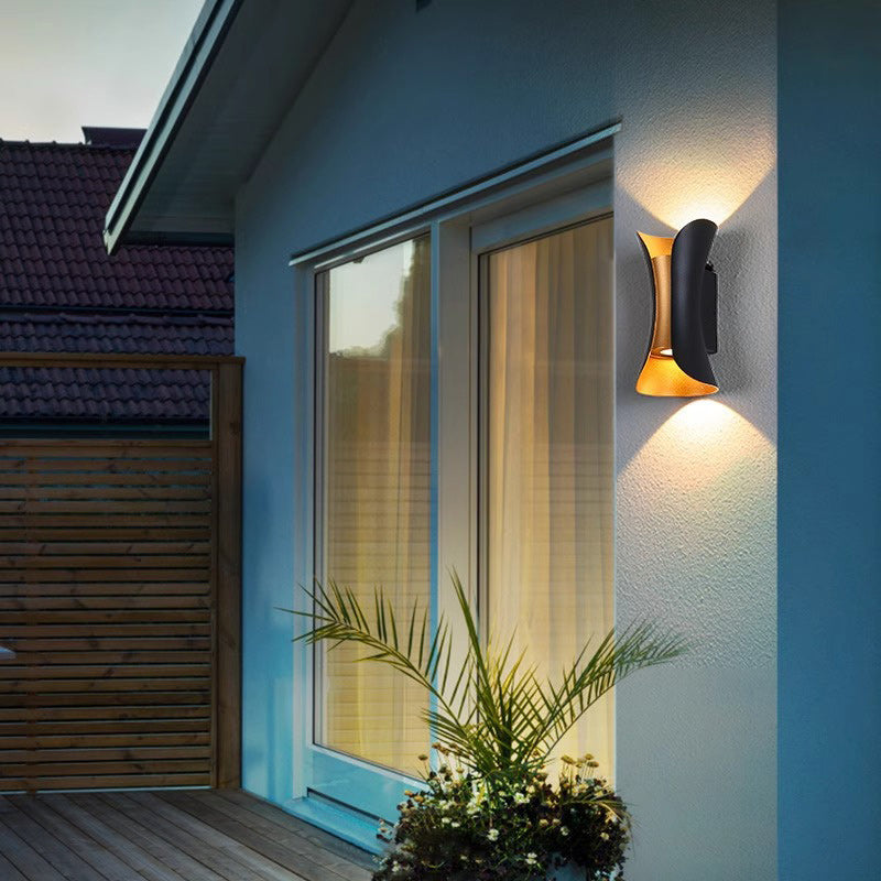 Modern Minimalist Waterproof Curved Cylindrical Aluminum Glass LED Wall Sconce Lamp For Outdoor