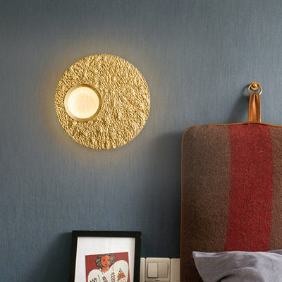 Contemporary Scandinavian Round Hardware Resin LED Wall Sconce Lamp For Bedroom