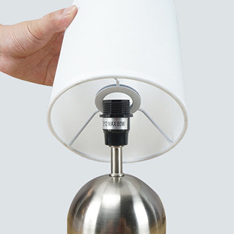 Moderne minimalistische Zylinder Metallgewebe 1-Licht Tischlampe für Schlafzimmer 