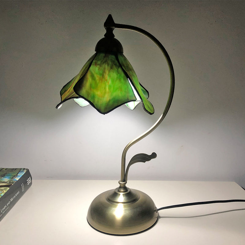 Traditional Tiffany Conical Glass Iron 1-Light Table Lamp For Bedroom