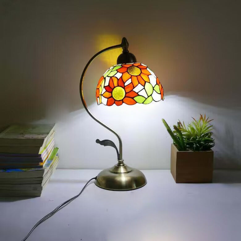 Traditional Tiffany Semicircle Patterned Glass Iron 1-Light Table Lamp For Living Room