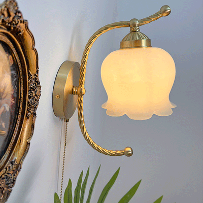 Traditional French Round Cream Pod Curve Glass Copper 1-Light Wall Sconce Lamp For Living Room