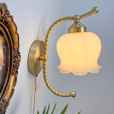 Traditional French Round Cream Pod Curve Glass Copper 1-Light Wall Sconce Lamp For Living Room