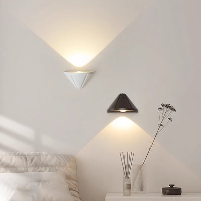 Modern Simplicity Waterproof Aluminum Triangle LED Wall Sconce Lamp For Outdoor Patio