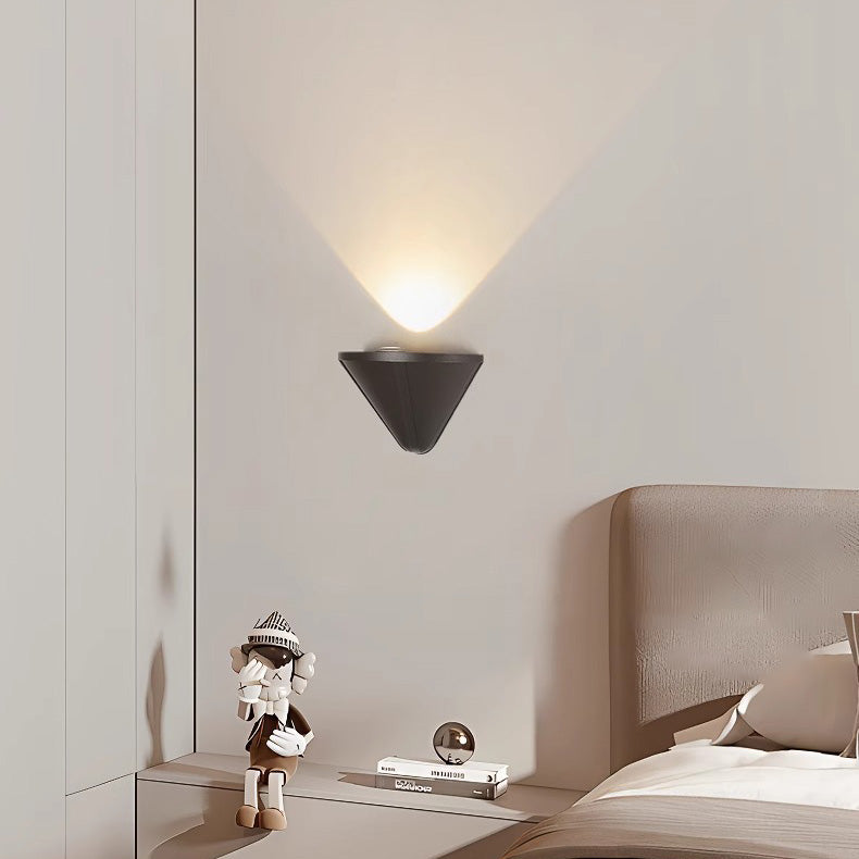 Modern Simplicity Waterproof Aluminum Triangle LED Wall Sconce Lamp For Outdoor Patio