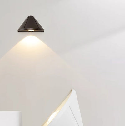 Modern Simplicity Waterproof Aluminum Triangle LED Wall Sconce Lamp For Outdoor Patio