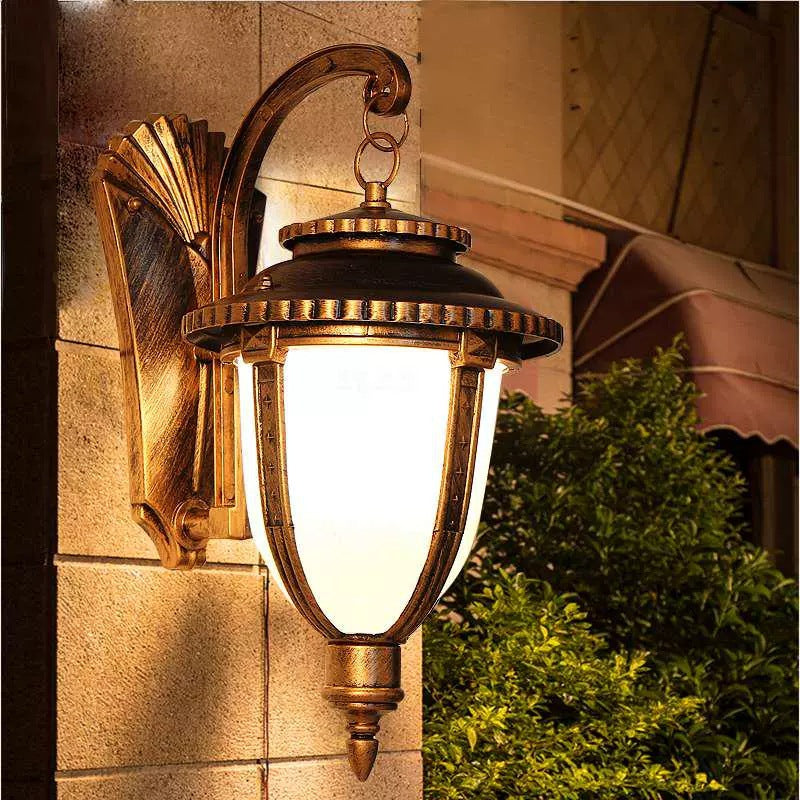 Traditional European Waterproof Aluminum Glass Carriage Lantern 1-Light Wall Sconce Lamp For Outdoor Patio