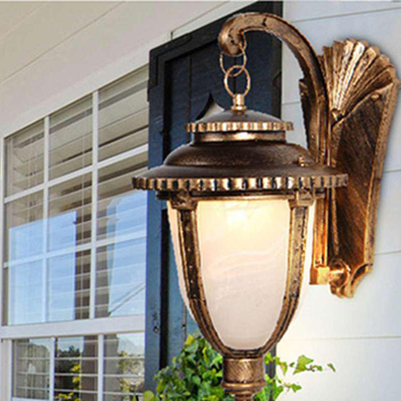 Traditional European Waterproof Aluminum Glass Carriage Lantern 1-Light Wall Sconce Lamp For Outdoor Patio