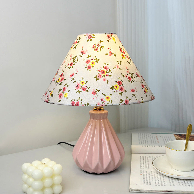 Traditional French Fabric Ceramic Flower Conic 1-Light Table Lamp For Bedside