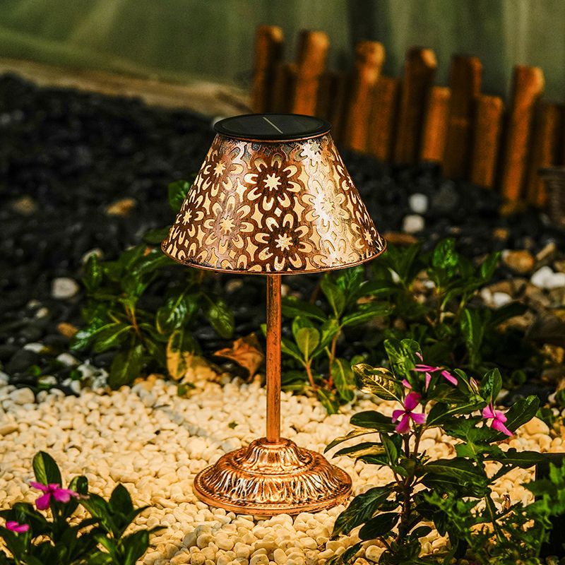 Traditional Farmhouse Solar Rechargeable Waterproof Conic Flower Iron ABS LED Outdoor Light For Garden