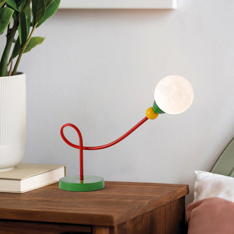 Moderne Art Deco Kinder Eisen PLA Mond Kabelgebundene 1-Licht Tischlampe für das Studium 