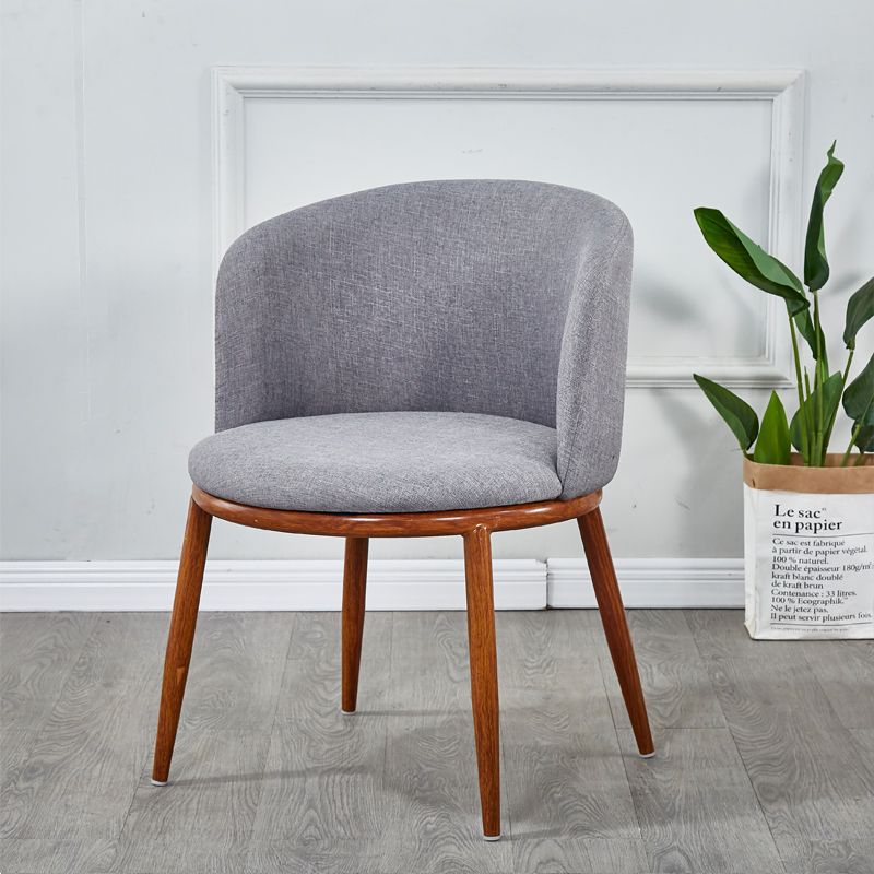 Chaise de salle à manger contemporaine scandinave avec dossier arrondi en coton, lin, fer et bois pour salle à manger 