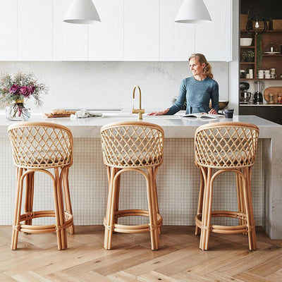 Contemporary Nordic Rattan Curved Backrest Bar Stool For Dining Room