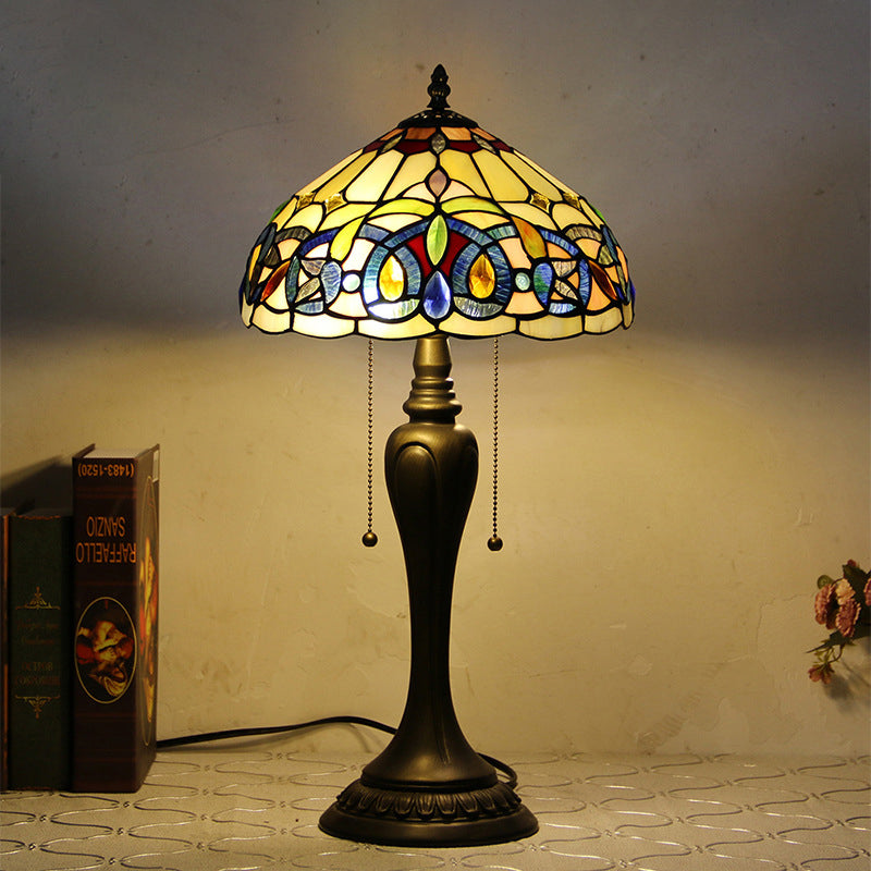 Traditional Tiffany Petal Glass Resin 1-Light Table Lamp For Living Room