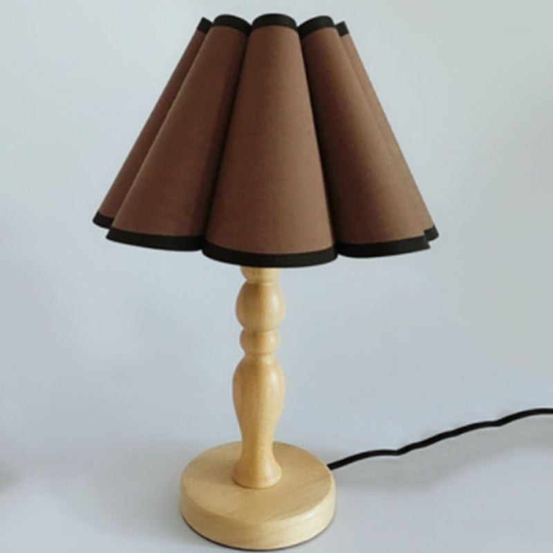 Traditional European Printed Fabric Petal Shade 1-Light Table Lamp For Bedroom