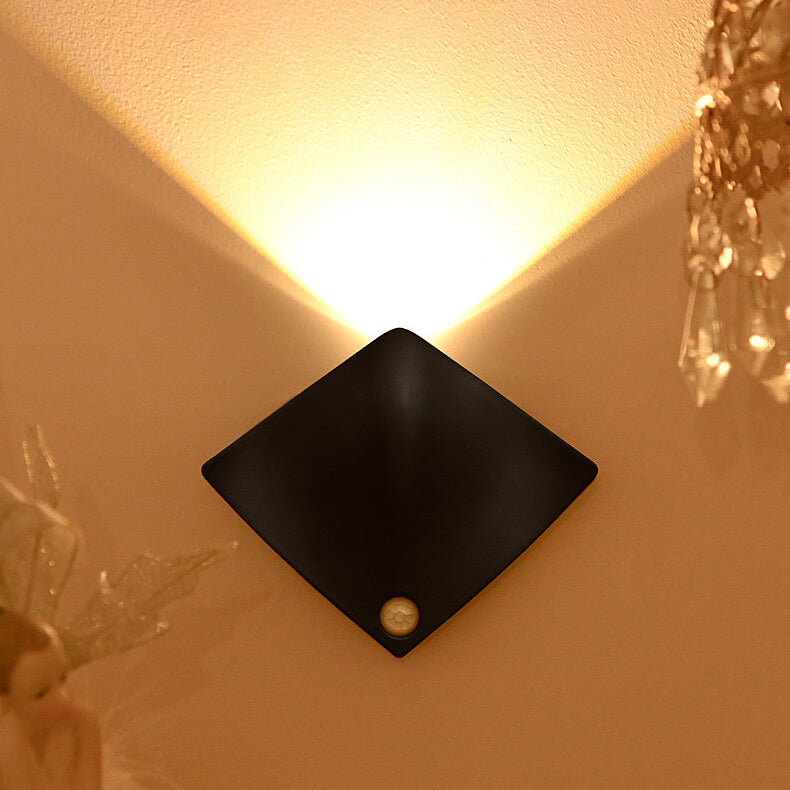 Modern PC Creative Stingray Design LED Wall Sconce Lamp