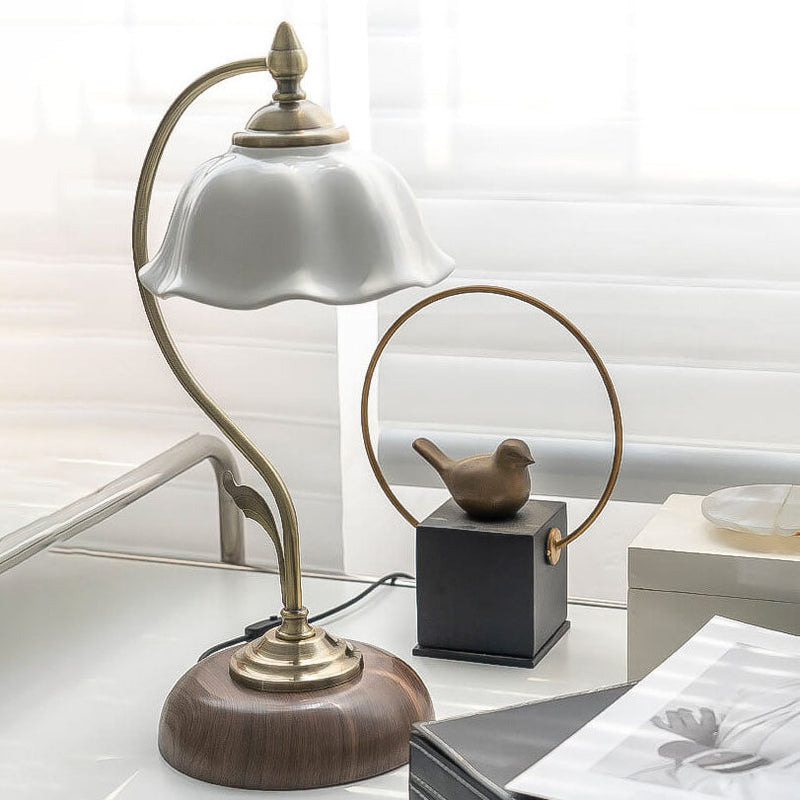 Lampe de table à 1 lumière en céramique à abat-jour en forme de fleur de noyer vintage 