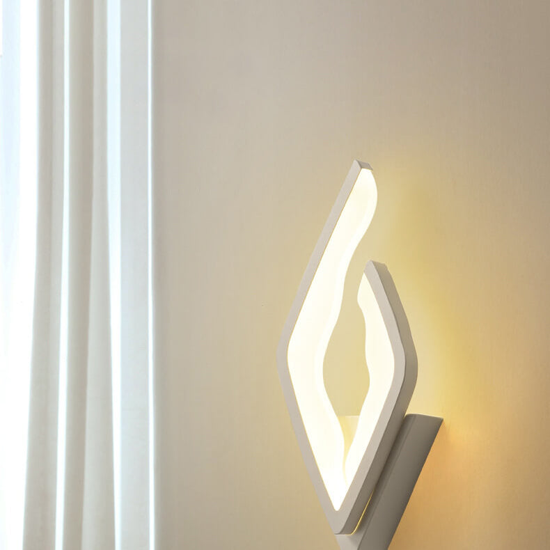 Moderne LED-Wandleuchte mit kreativem Flammendesign aus Acryl 