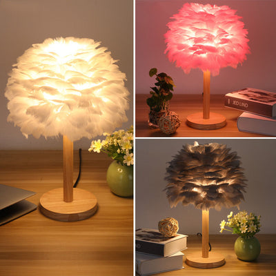 Lampe de table moderne et créative à 1 lumière en bois massif avec plumes décoratives 