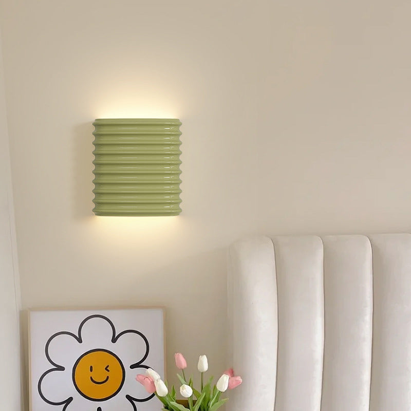 Lampe murale minimaliste moderne à 1 lumière en résine demi-cylindre pour chambre à coucher 