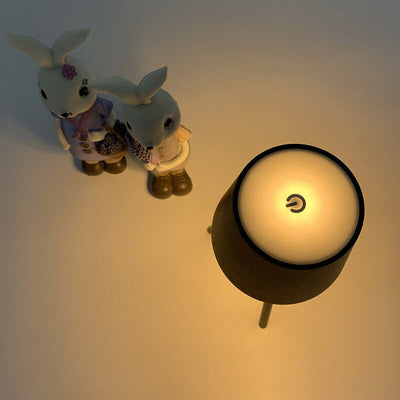 Industrielle LED-Tischlampe mit einfachem Stativdesign im Retro-Stil 