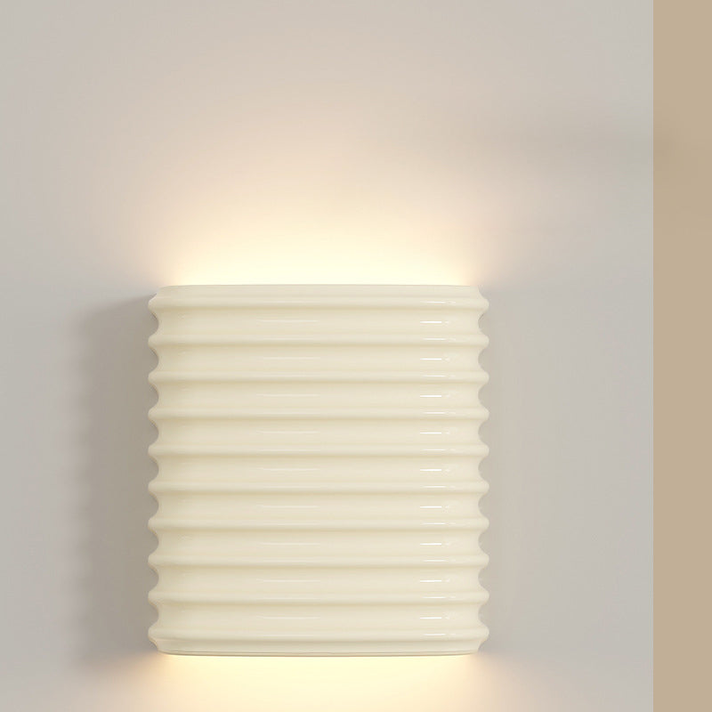 Lampe murale minimaliste moderne à 1 lumière en résine demi-cylindre pour chambre à coucher 