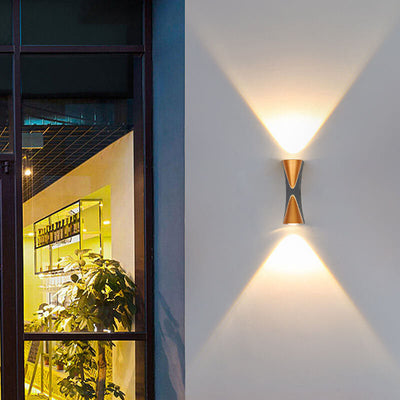 Lampe d'applique murale LED en corne d'aluminium étanche extérieure simple 