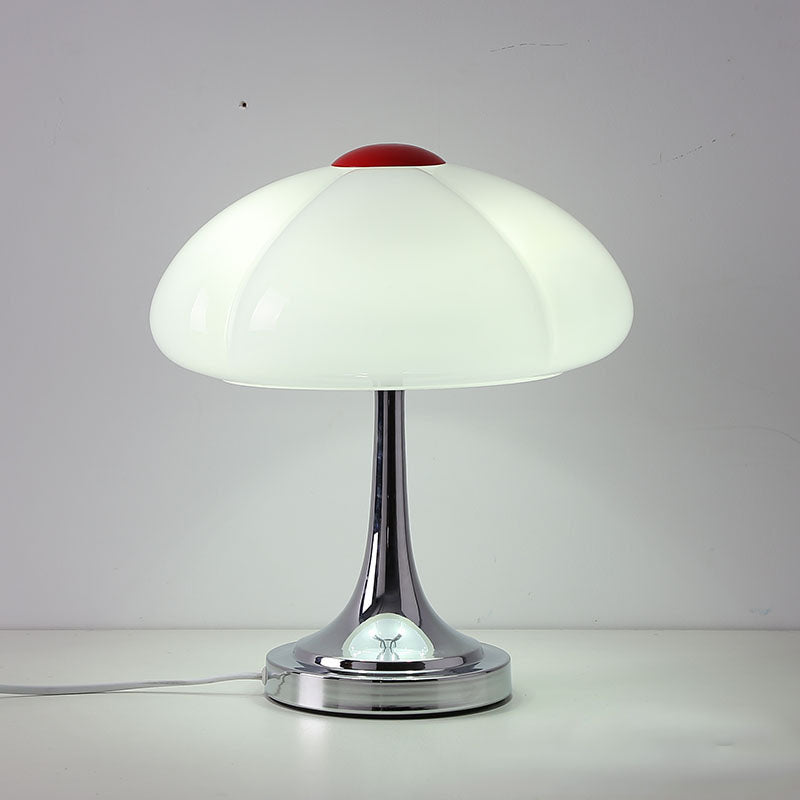 Moderne Pilzglas-Eisenbeschichtung 4-Licht-Tischlampe 
