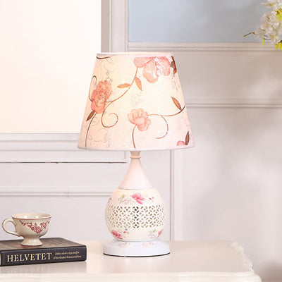 Lampe de table à 1 lumière en forme de cône en tissu floral en céramique minimaliste chinois 