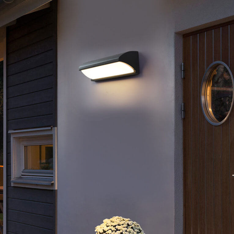 Modern Outdoor Waterproof PC Shade LED Outdoor Wall Sconce Lamp