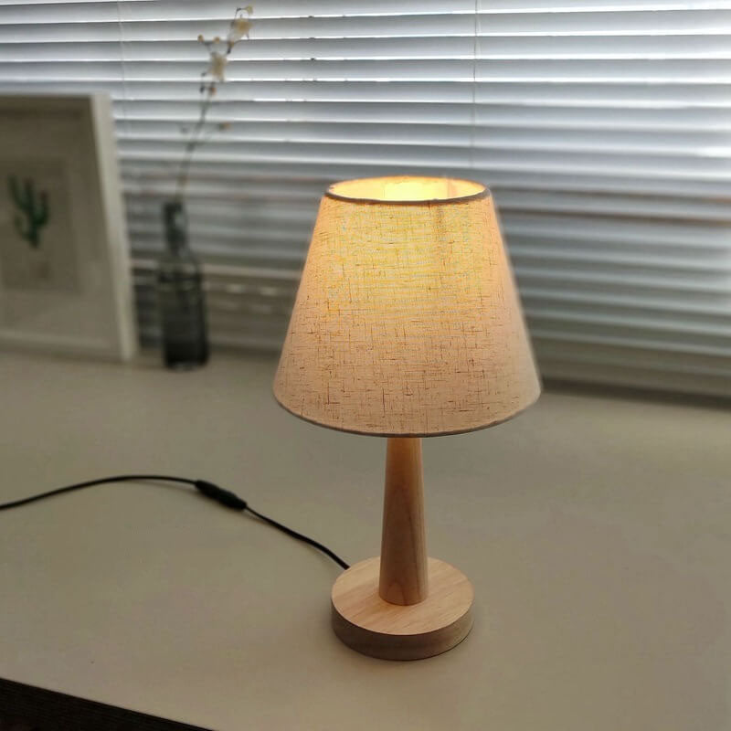 Lampe de table à 1 lumière en forme de cône en bois massif minimaliste nordique 