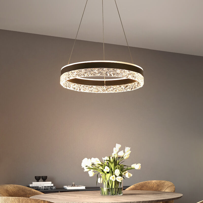 Moderner minimalistischer LED-Kronleuchter mit hohlem Design 