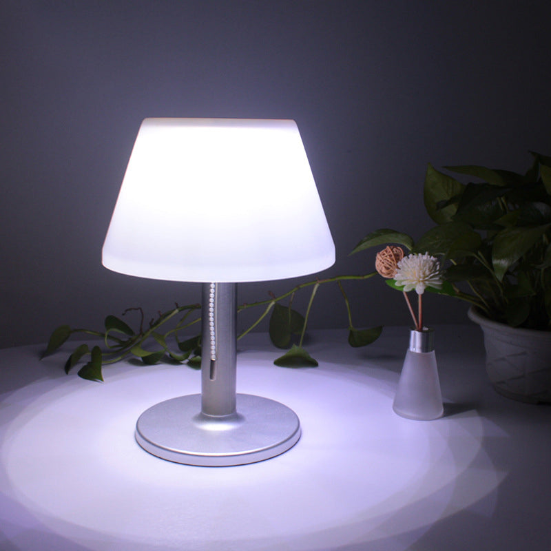 Lampe de table LED étanche à induction à cône moderne à énergie solaire 