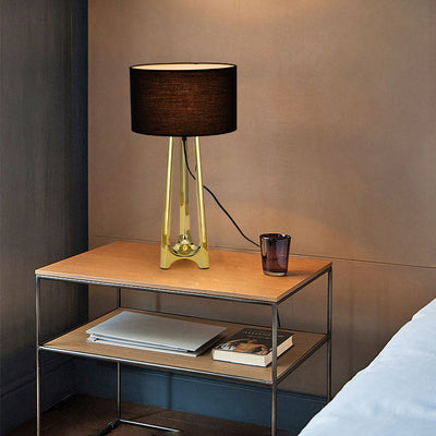 Lampe de table moderne à 1 lumière avec abat-jour en tissu et base en résine pour chambre à coucher 