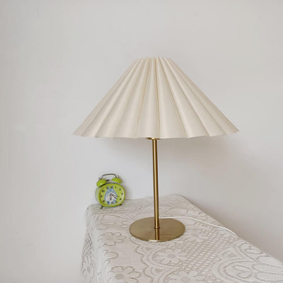 Nostalgische Retro-Tischlampe mit plissiertem Stoffbezug und Regenschirm-Design, 1 Leuchte