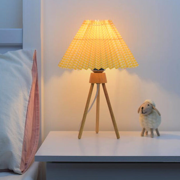 Nordic Retro Tripod Pleated Design Umbrella 1-Light Table Lamp