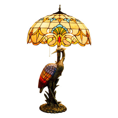 Europäische Retro Light Luxury Tiffany Female Crane Buntglas 3-Licht-Tischlampe 